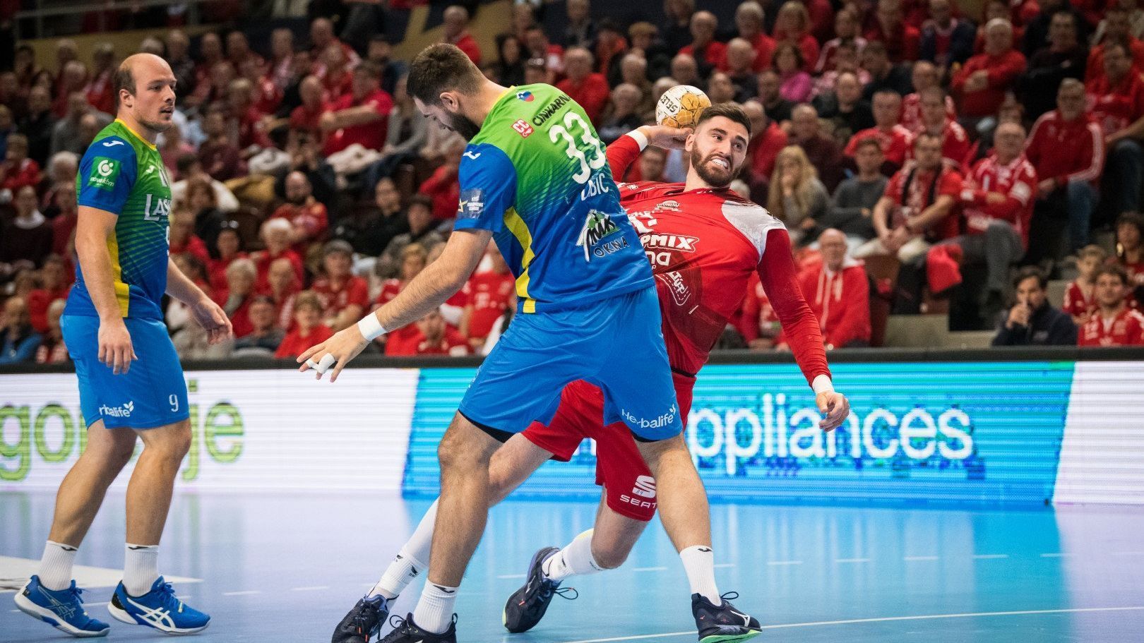 One Veszpr M Ludovic Fabregas Jel Lt Az V F Rfi K Zilabd Z Ja C Mre